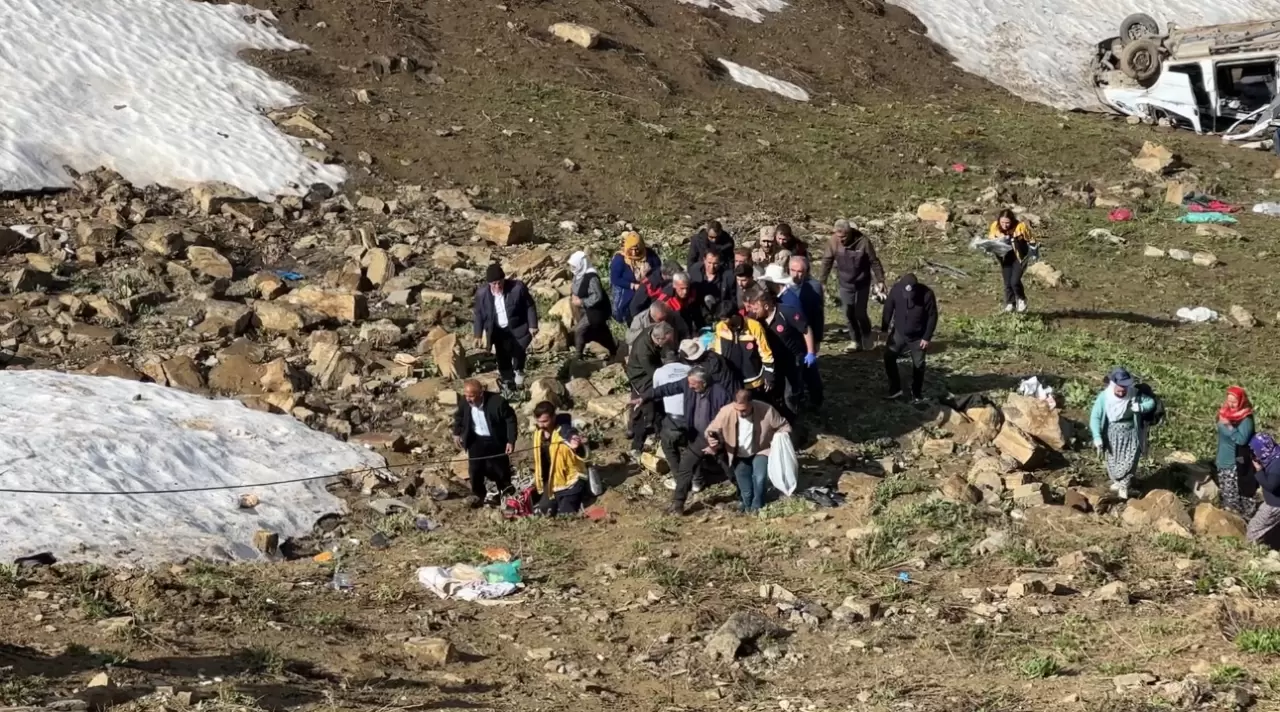100 metrelik uçuruma yuvarlandılar 2