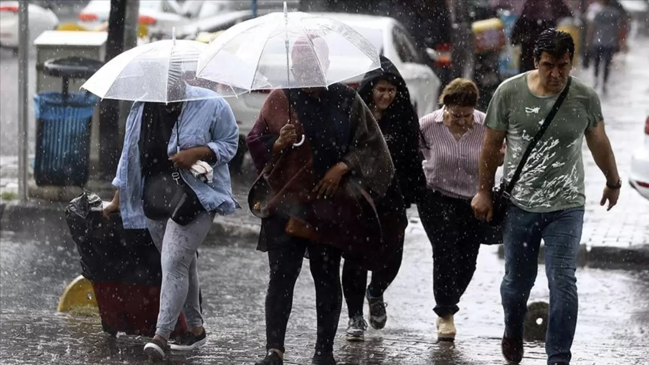 Meteoroloji’den 'kuvvetli' uyarı! Bugün dışarı çıkacaklar dikkat: Sağanak ve gök gürültüsü hangi illeri vuracak? 3
