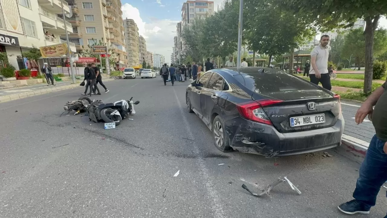 Motosiklet ikiye bölündü, sürücü ağır yaralı! 5