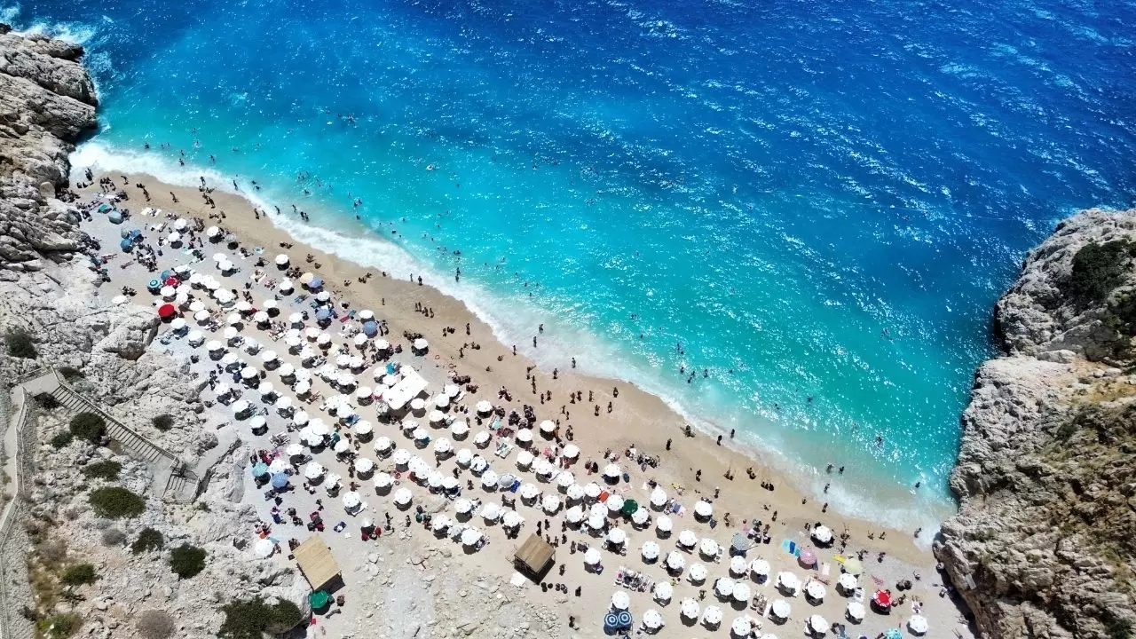 Turkuaz cennet Avrupa'nın en iyi 10 plajı arasına girdi! Listede Türkiye'den tek isim... 15