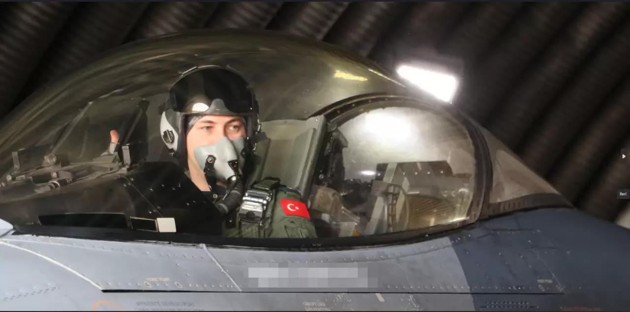 Türk jetlerinden Efes tatbikatında gövde gösterisi! F-16’lar gökyüzünde görev uçuşu gerçekleştirdi 7