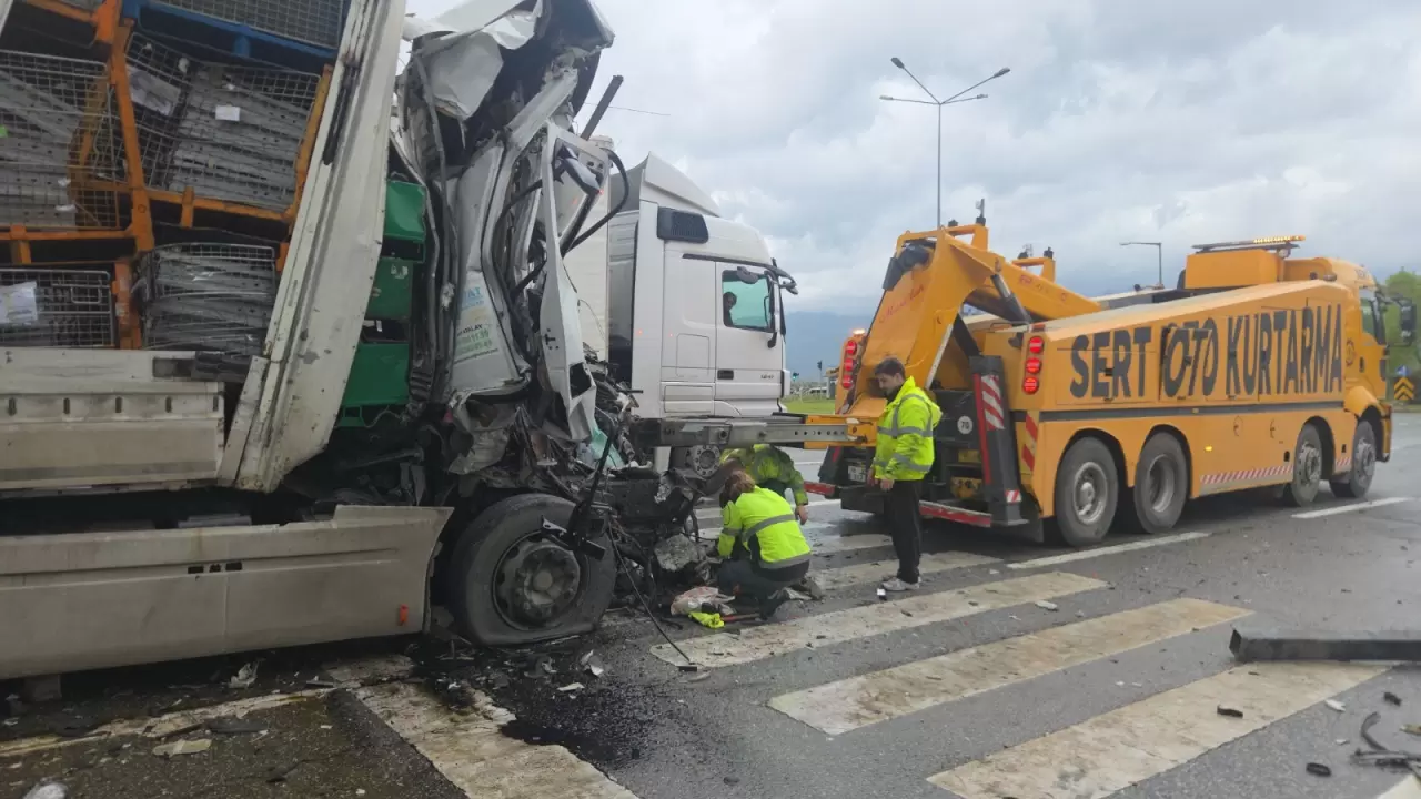 58 yaşındaki sürücü olay yerinde can verdi! 4