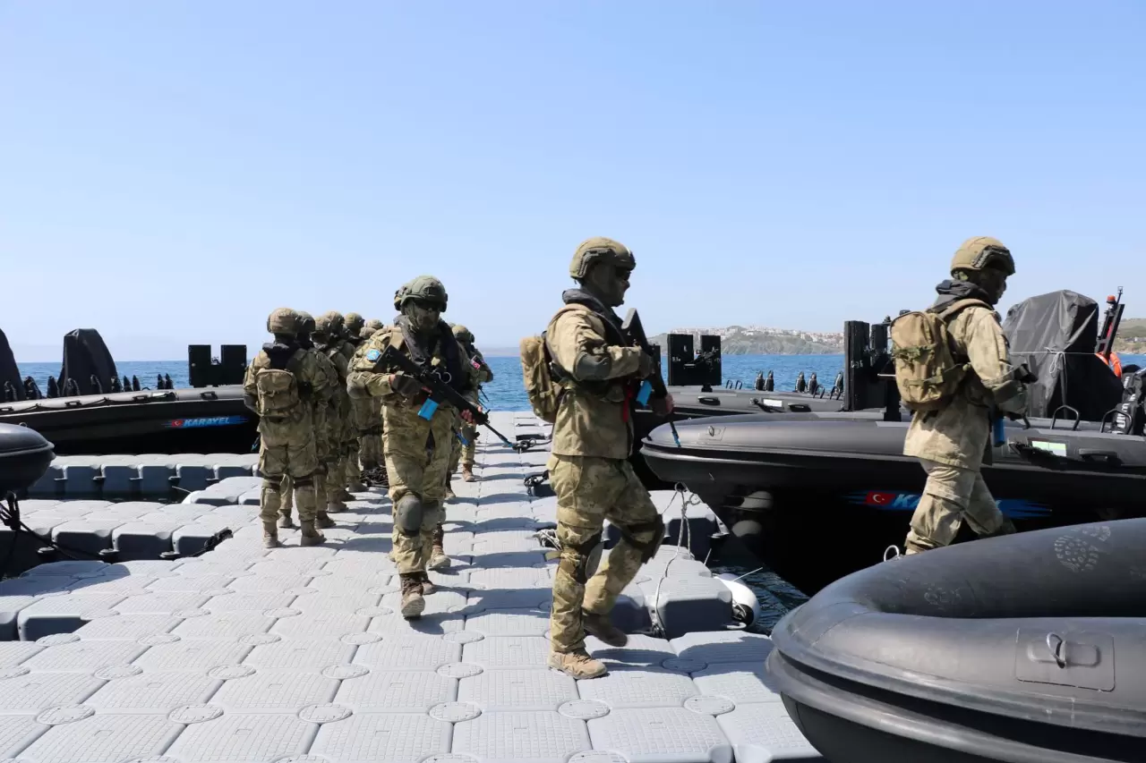 Karayel hücumbotları ilk kez İzmir'de sahneye çıktı! 6