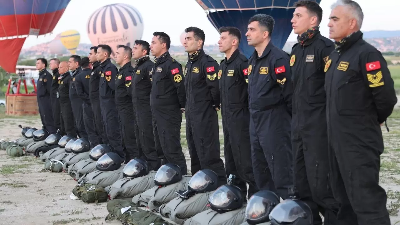 JÖAK paraşüt timinden sıcak hava balonundan muazzam atlayış! 18