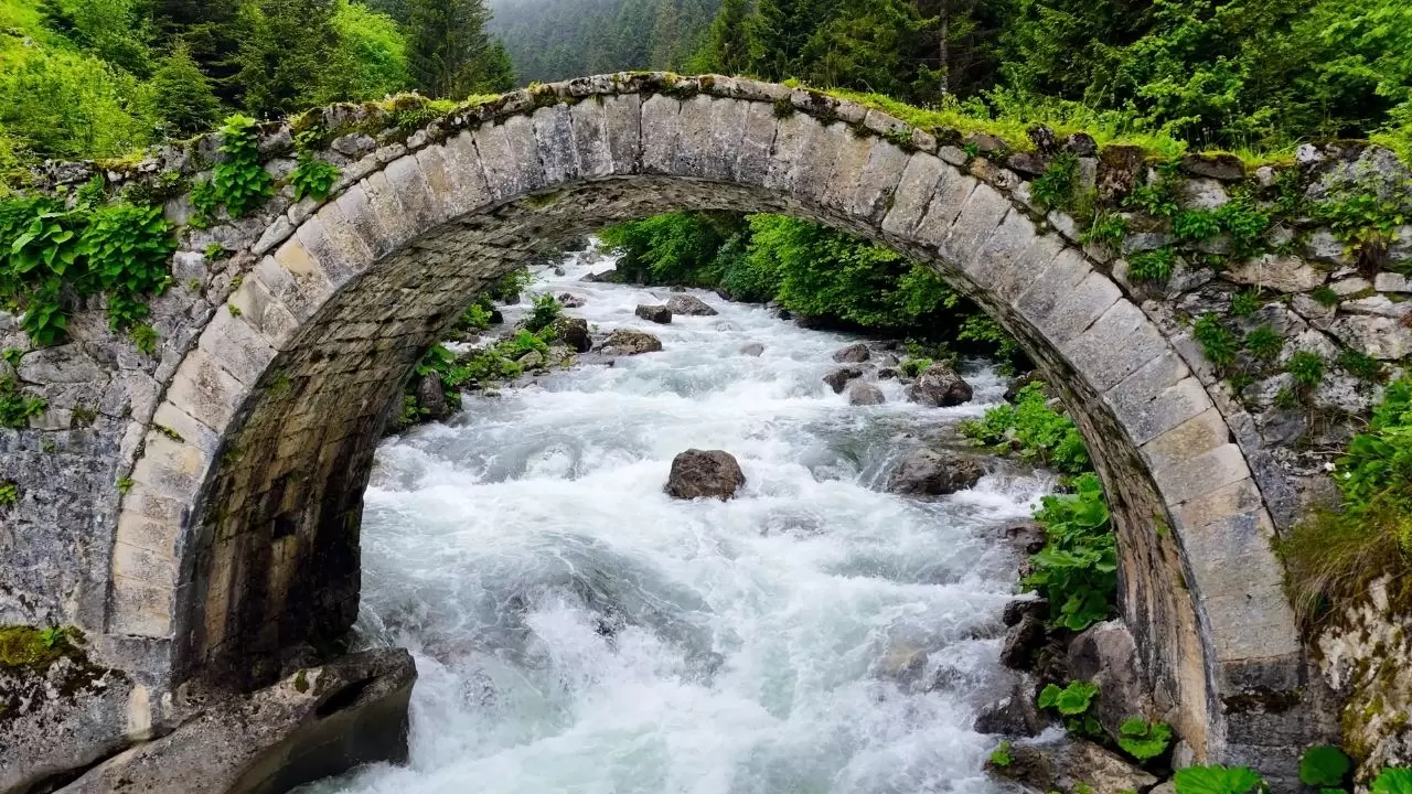 Gümüşhane'deki Santa Harabeleri ziyaretçilerin akınına uğruyor 6