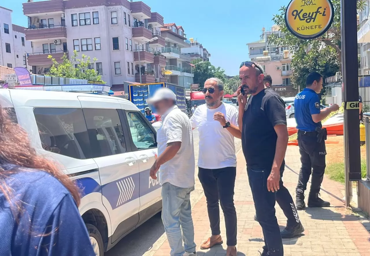 Alanya'da çatıya çıkan şahıs ekipleri alarma geçirdi 5