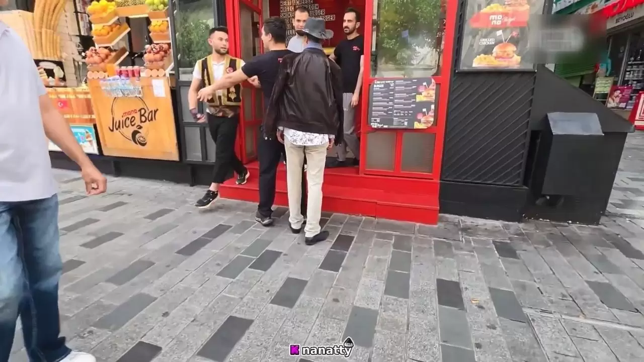 İstiklal Caddesi’nde Japon yayıncıyı rahatsız eden şüpheli yakalandı 3