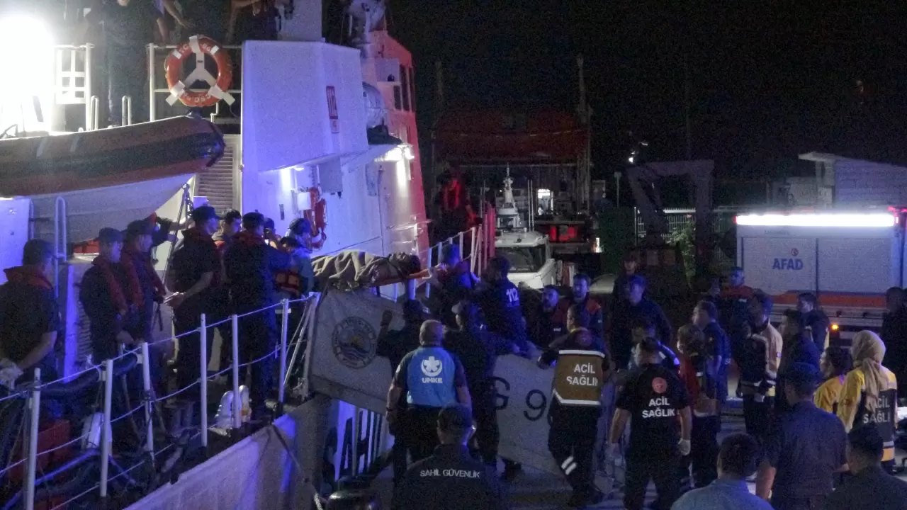 Karadeniz'de saldırıya uğrayan Türk teknesindeki yaralılar İnebolu'ya getirildi 7
