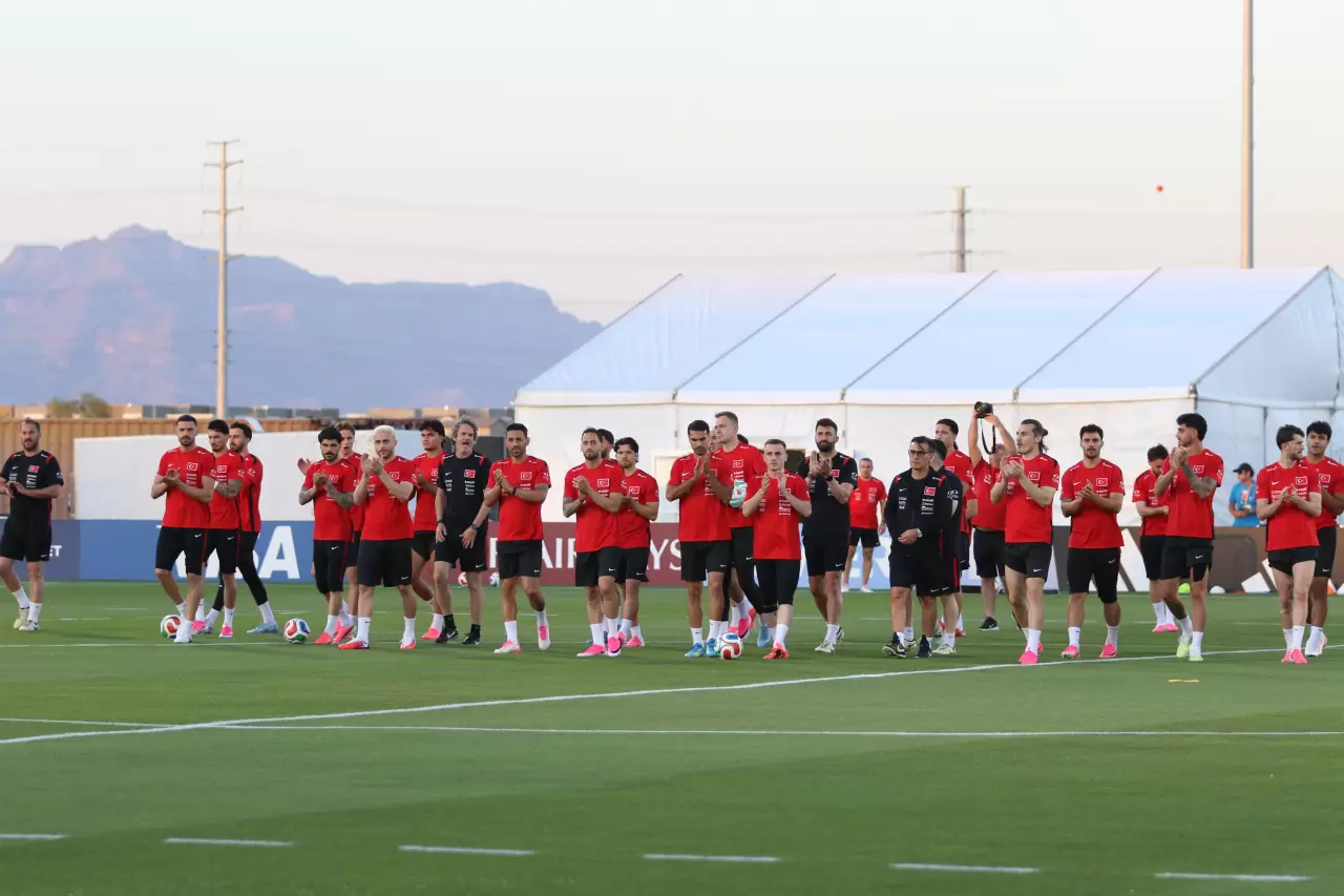 Milli Takım'da Arizona Kampı: Taraftarlara açık ilk antrenman tamamlandı 14