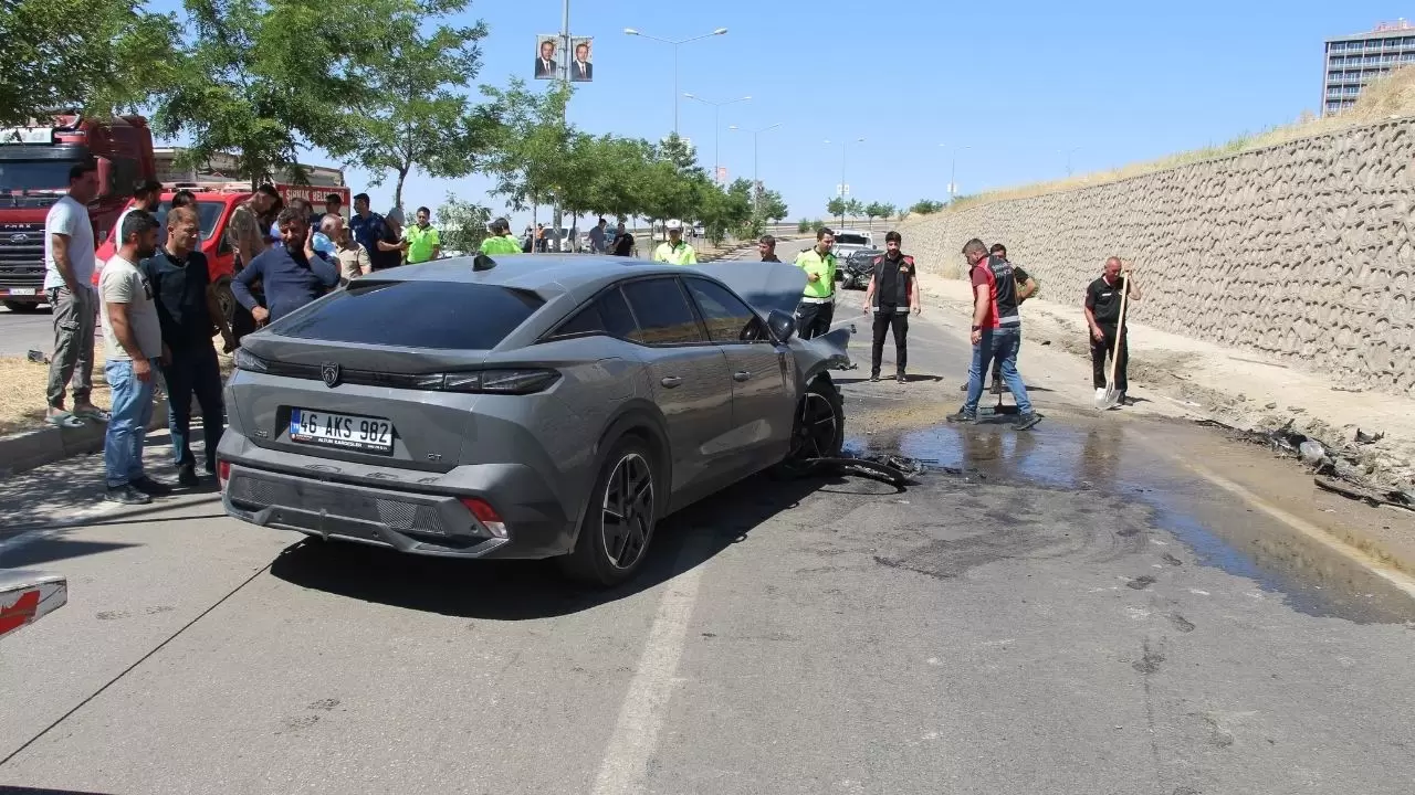 Şırnak'ta feci trafik kazası: Ölü ve yaralılar var 4