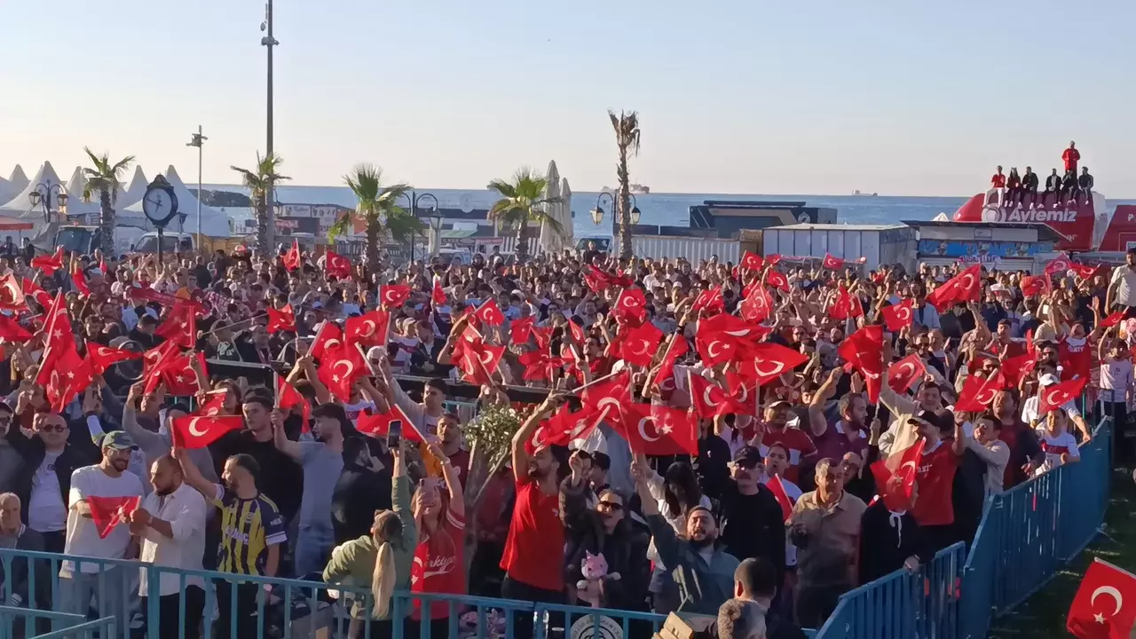 81 il tek yürek: Türkiye’nin dört bir yanında milli maç coşkusu 13