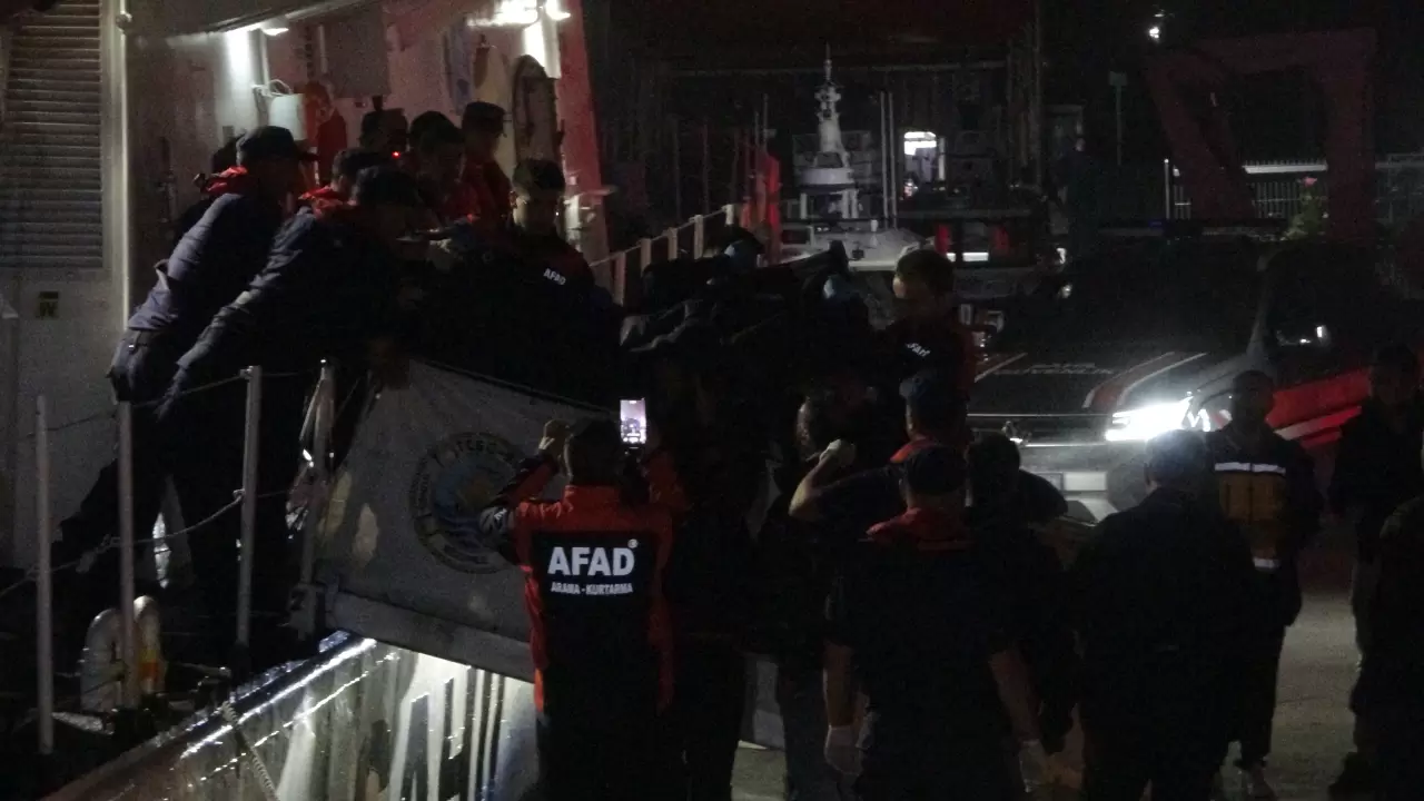 Karadeniz'de saldırıya uğrayan Türk teknesindeki yaralılar İnebolu'ya getirildi 3