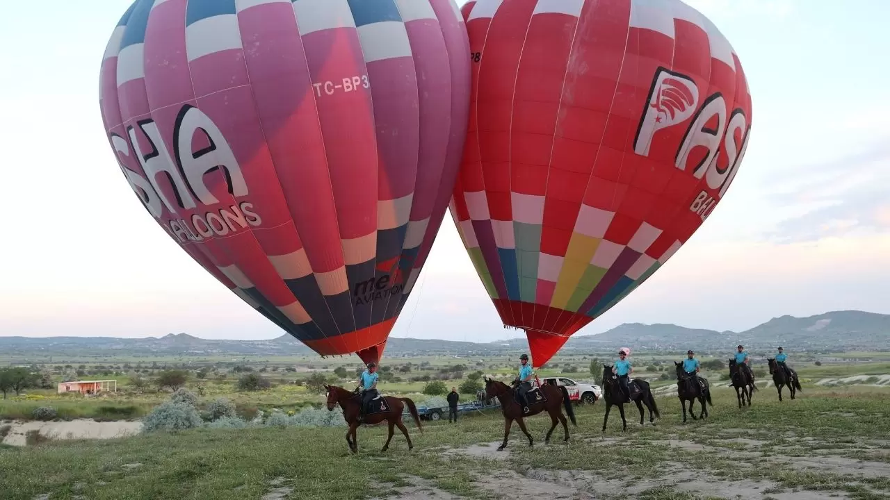 JÖAK paraşüt timinden sıcak hava balonundan muazzam atlayış! 1