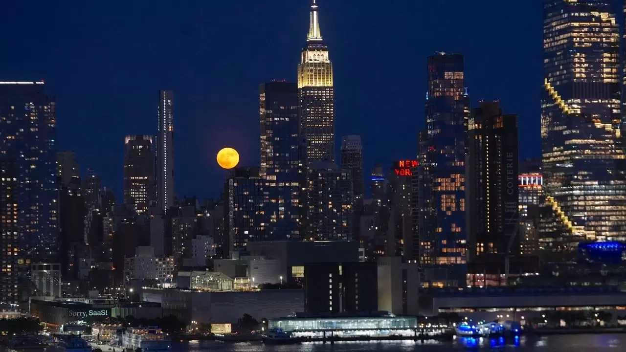 Çilek Dolunayı gökyüzünde yükseldi! New York'ta muhteşem görüntüler 11