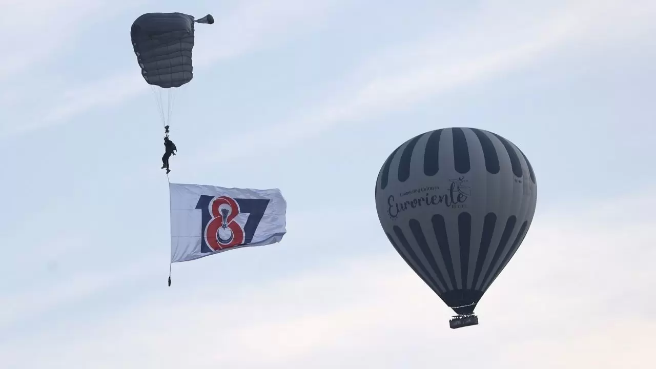 JÖAK paraşüt timinden sıcak hava balonundan muazzam atlayış! 11