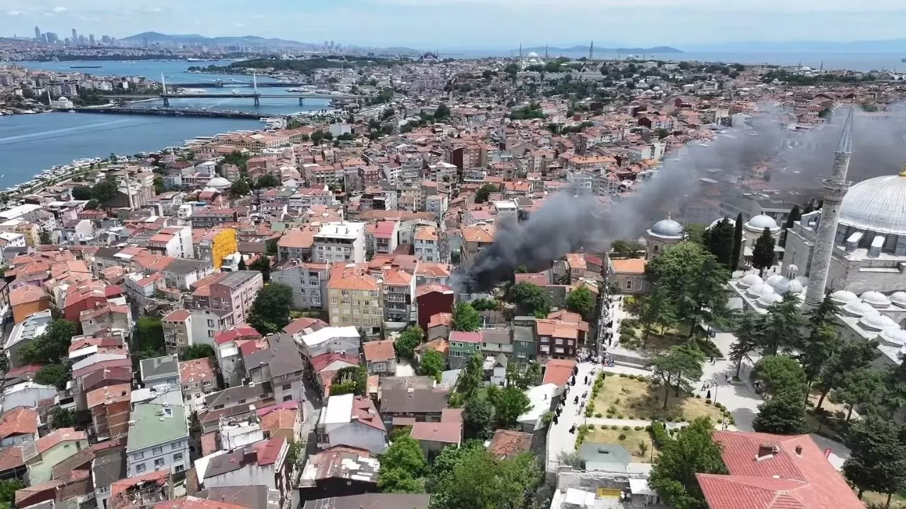 İstanbul Fatih'te korkutan yangın 4