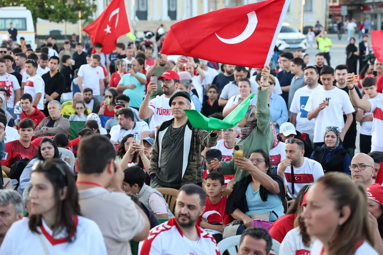81 il tek yürek: Türkiye’nin dört bir yanında milli maç coşkusu 12