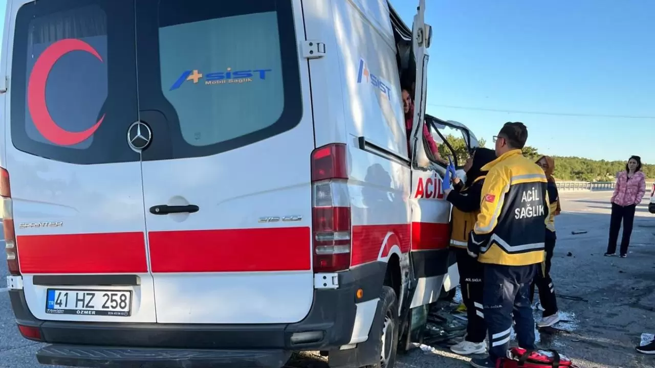 Antalya'dan İstanbul'a giden ambulans kaza yaptı! Hasta yaşamını yitirdi 6