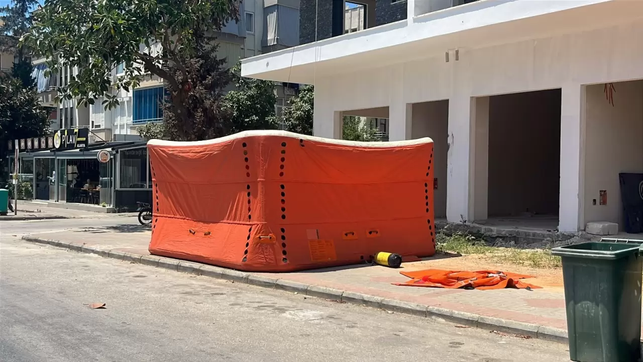 Alanya'da çatıya çıkan şahıs ekipleri alarma geçirdi 3