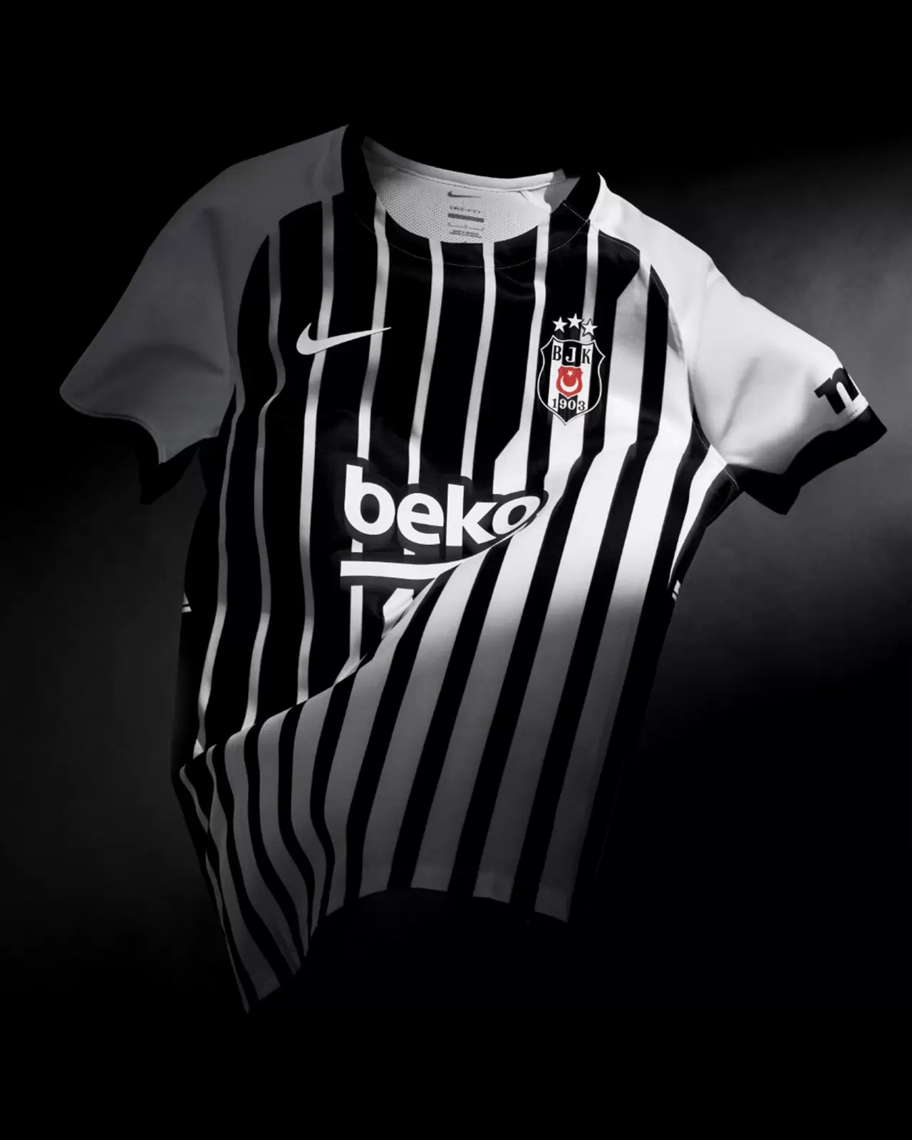 Beşiktaş yeni sezon formalarını tanıttı! 2