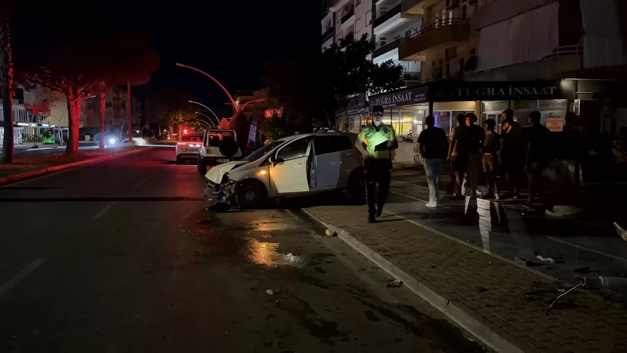 Kontrolden çıkan otomobil ortalığı savaş alanına çevirdi! Sürücü kaçtı 6