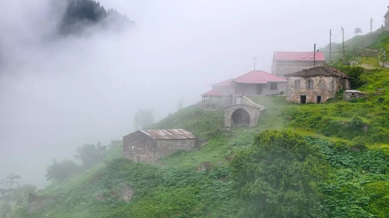 Gümüşhane'deki Santa Harabeleri ziyaretçilerin akınına uğruyor 11