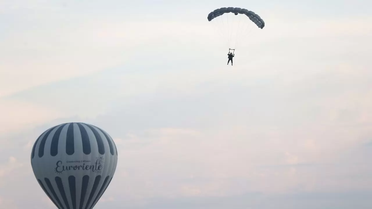 JÖAK paraşüt timinden sıcak hava balonundan muazzam atlayış! 6