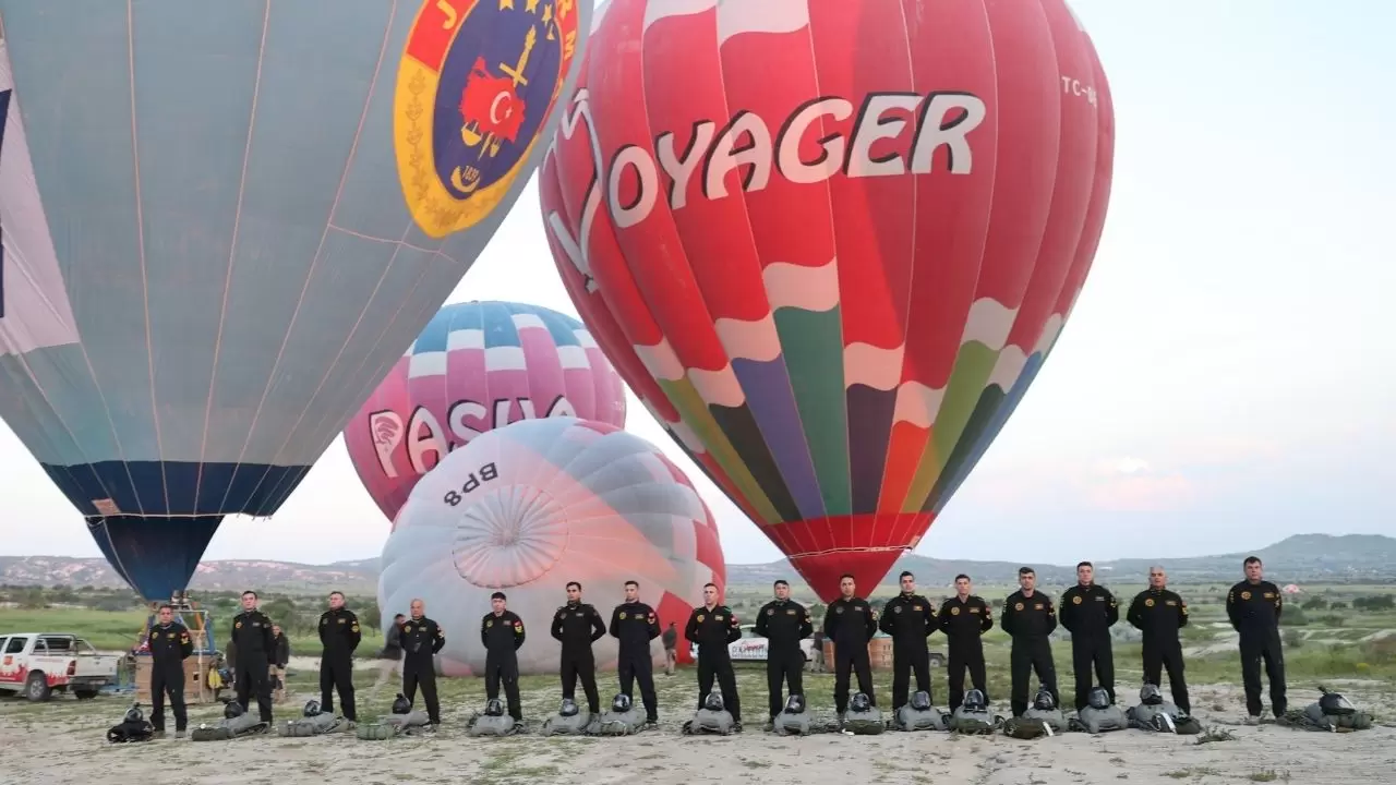 JÖAK paraşüt timinden sıcak hava balonundan muazzam atlayış! 17