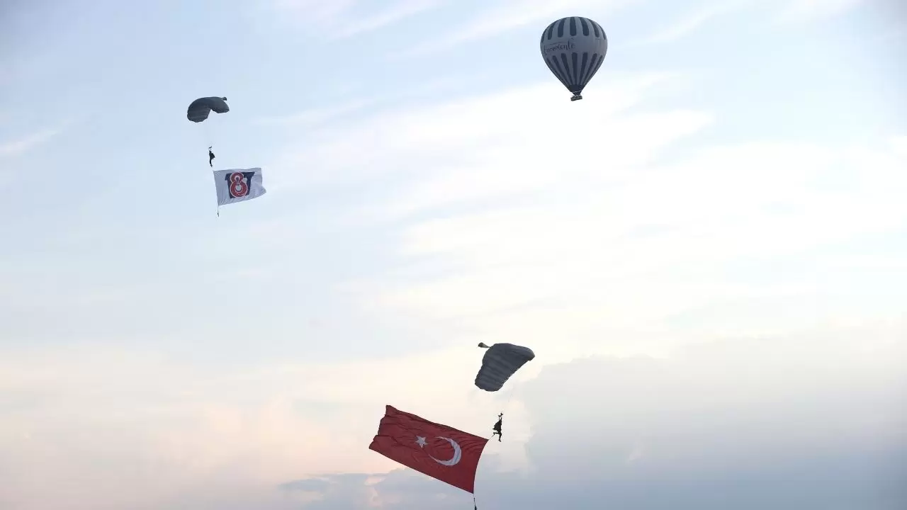 JÖAK paraşüt timinden sıcak hava balonundan muazzam atlayış! 12