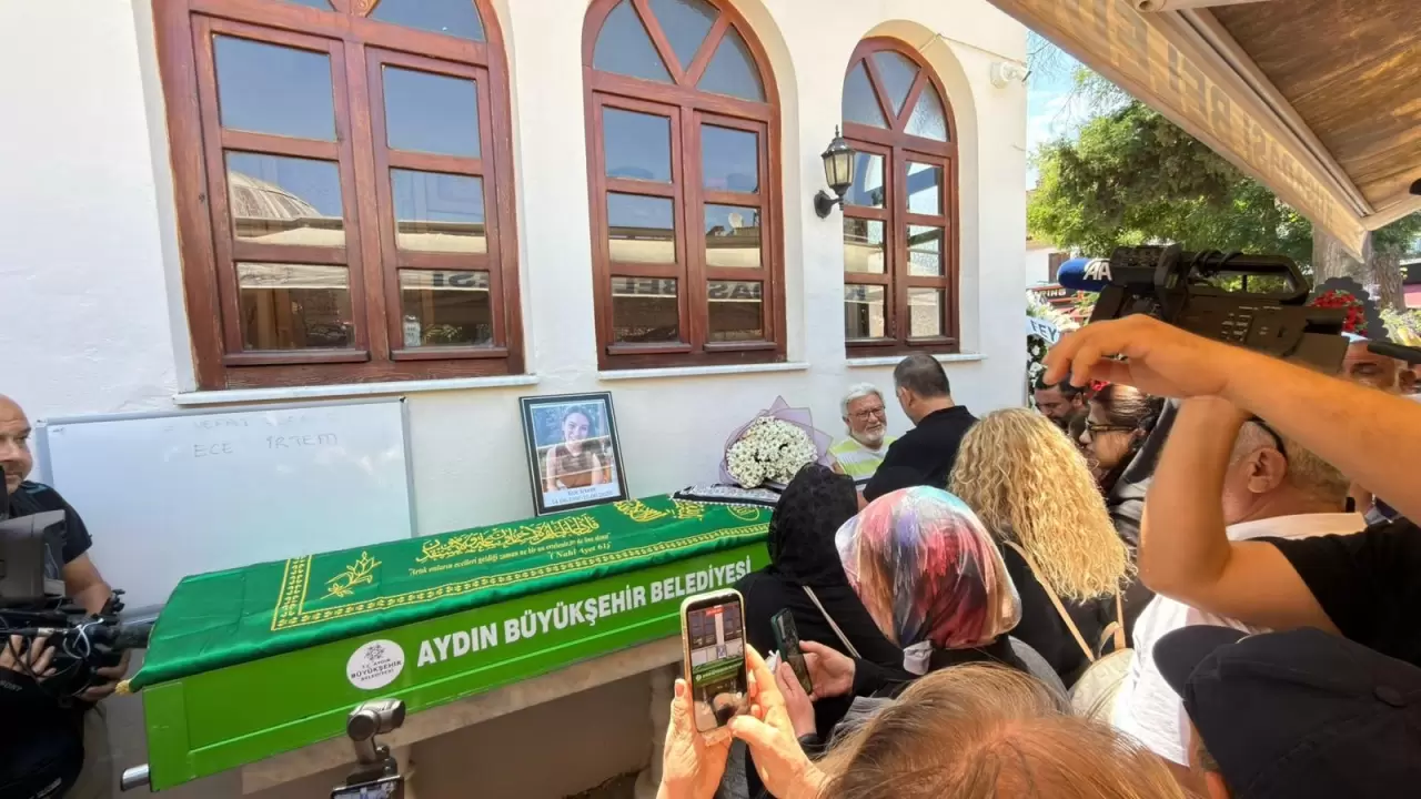 35 yaşındaki oyuncunun cenaze töreninden ilk görüntüler 5