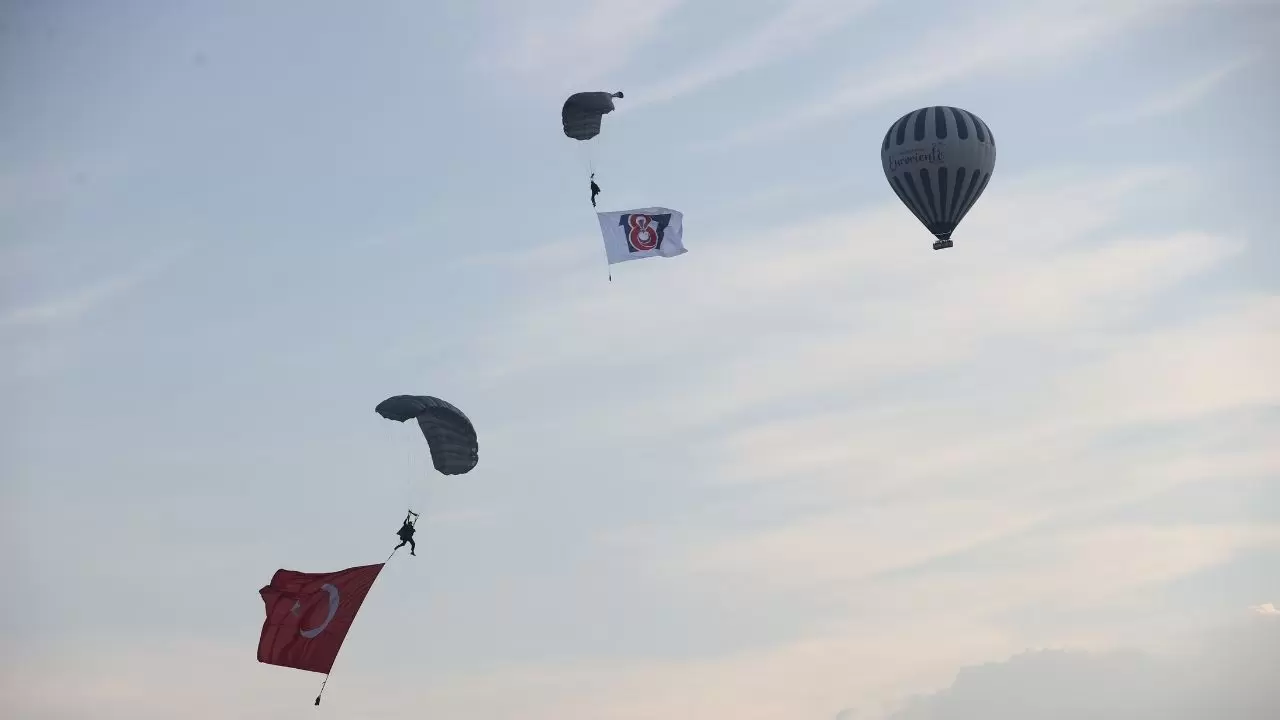 JÖAK paraşüt timinden sıcak hava balonundan muazzam atlayış! 8