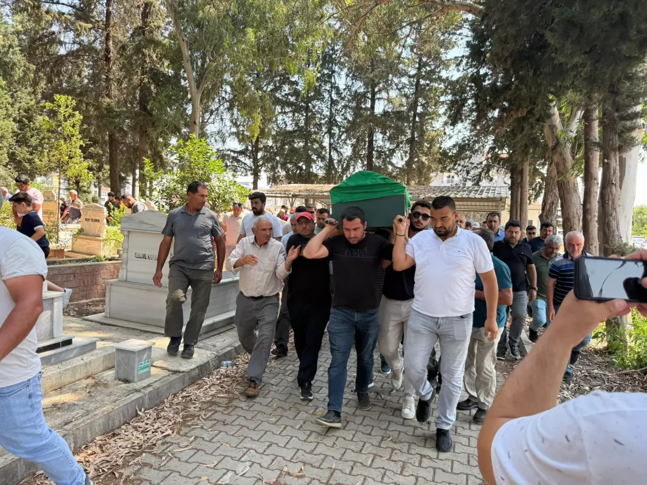 Okula götürdüğü kızını kazada kaybetmişti 5