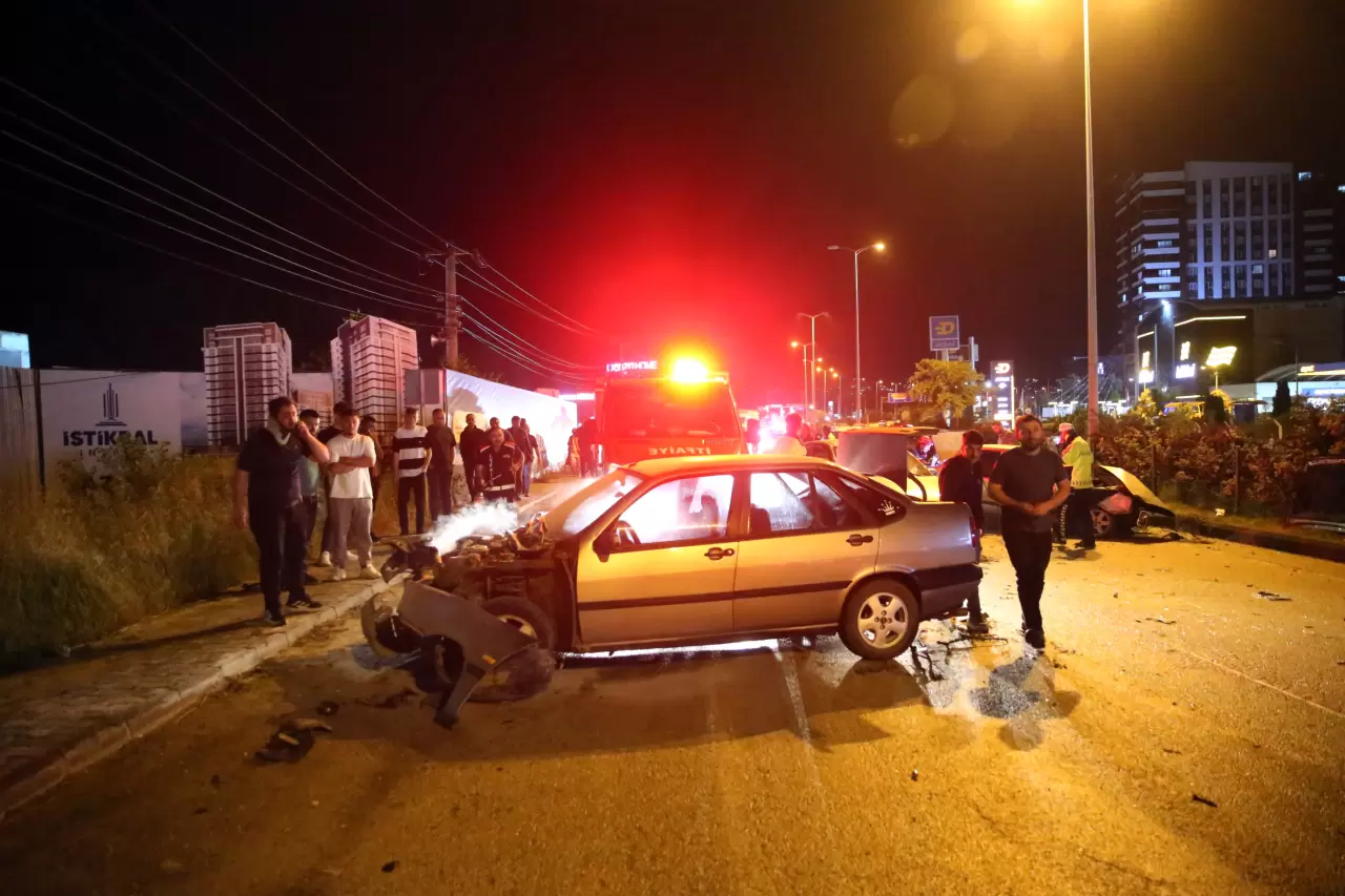 Kastamonu’da zincirleme kaza: Yardım etmeye çalışanlara çarptı, 6 yaralı 4