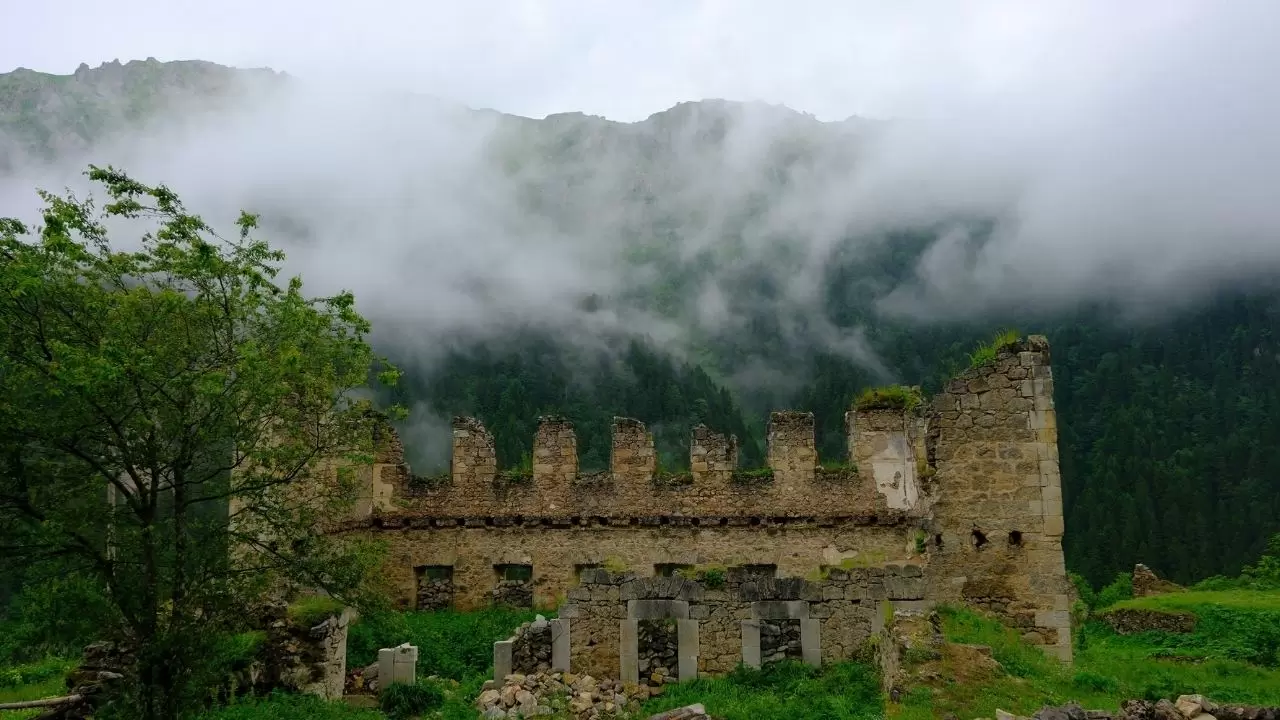 Gümüşhane'deki Santa Harabeleri ziyaretçilerin akınına uğruyor 2