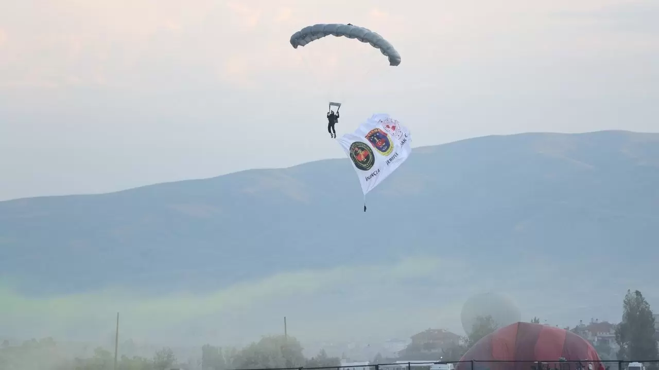 JÖAK paraşüt timinden sıcak hava balonundan muazzam atlayış! 14