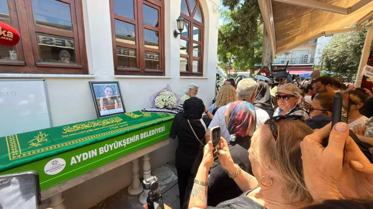 35 yaşındaki oyuncunun cenaze töreninden ilk görüntüler 1