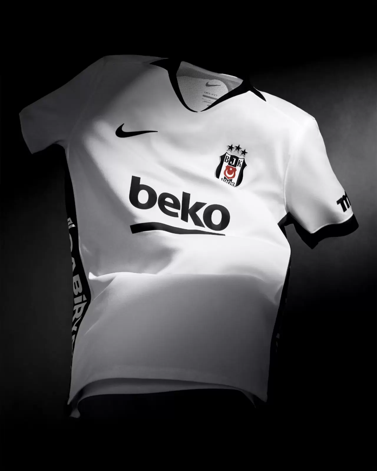 Beşiktaş yeni sezon formalarını tanıttı! 6