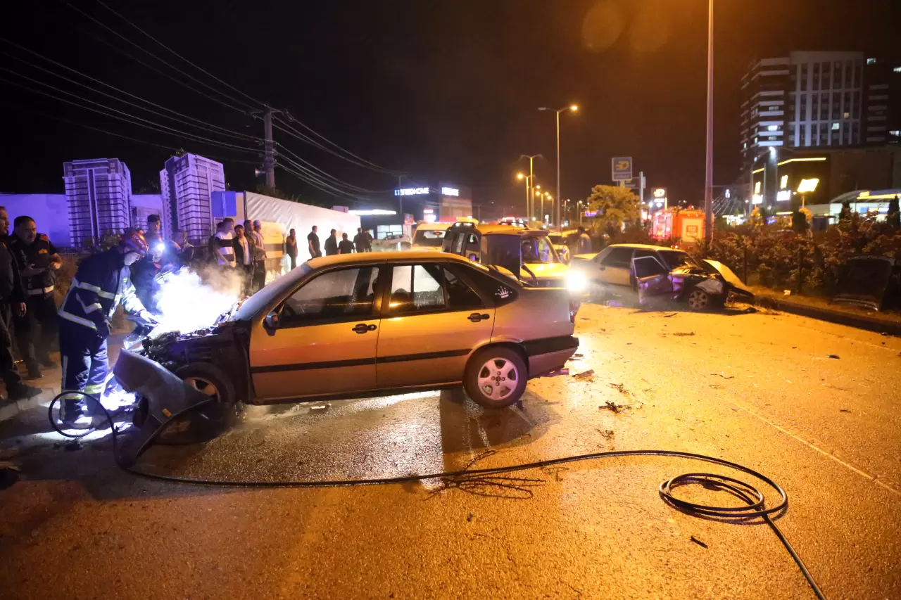 Kastamonu’da zincirleme kaza: Yardım etmeye çalışanlara çarptı, 6 yaralı 2