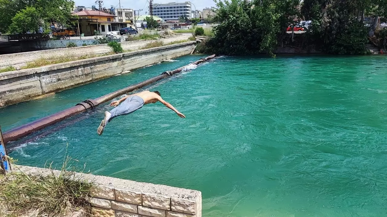 Boğulma vakalarına rağmen gençler tehlikeye meydan okuyor! 4