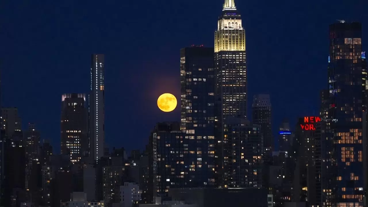 Çilek Dolunayı gökyüzünde yükseldi! New York'ta muhteşem görüntüler 10