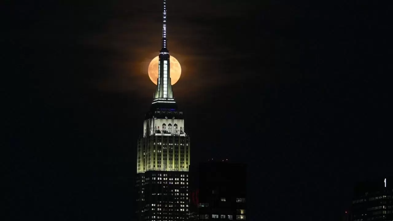 Çilek Dolunayı gökyüzünde yükseldi! New York'ta muhteşem görüntüler 3