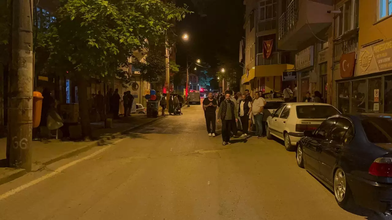 Alkollü sürücü doğal gaz kutusunu patlattı, mahalle sokağa döküldü 6