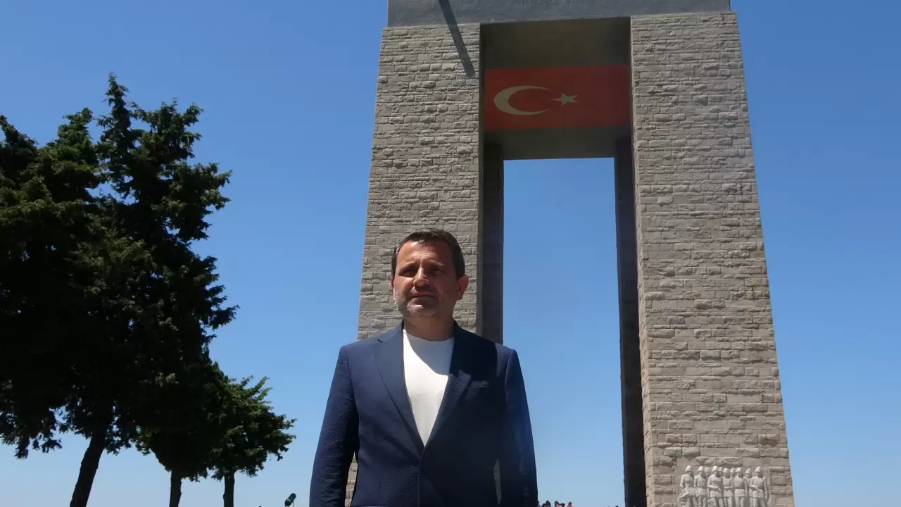 57. Alay askerleri dönem kıyafetleriyle nöbet tutuyor 1