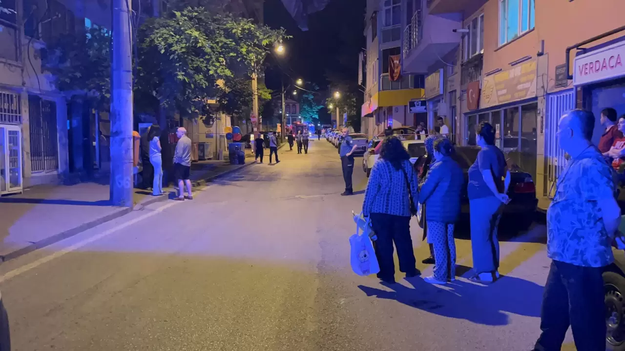 Alkollü sürücü doğal gaz kutusunu patlattı, mahalle sokağa döküldü 5