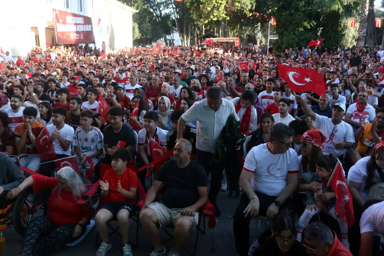81 il tek yürek: Türkiye’nin dört bir yanında milli maç coşkusu 9