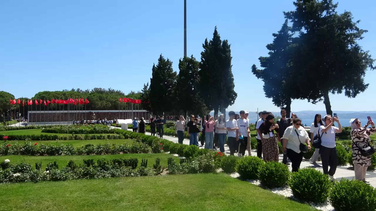 57. Alay askerleri dönem kıyafetleriyle nöbet tutuyor 4