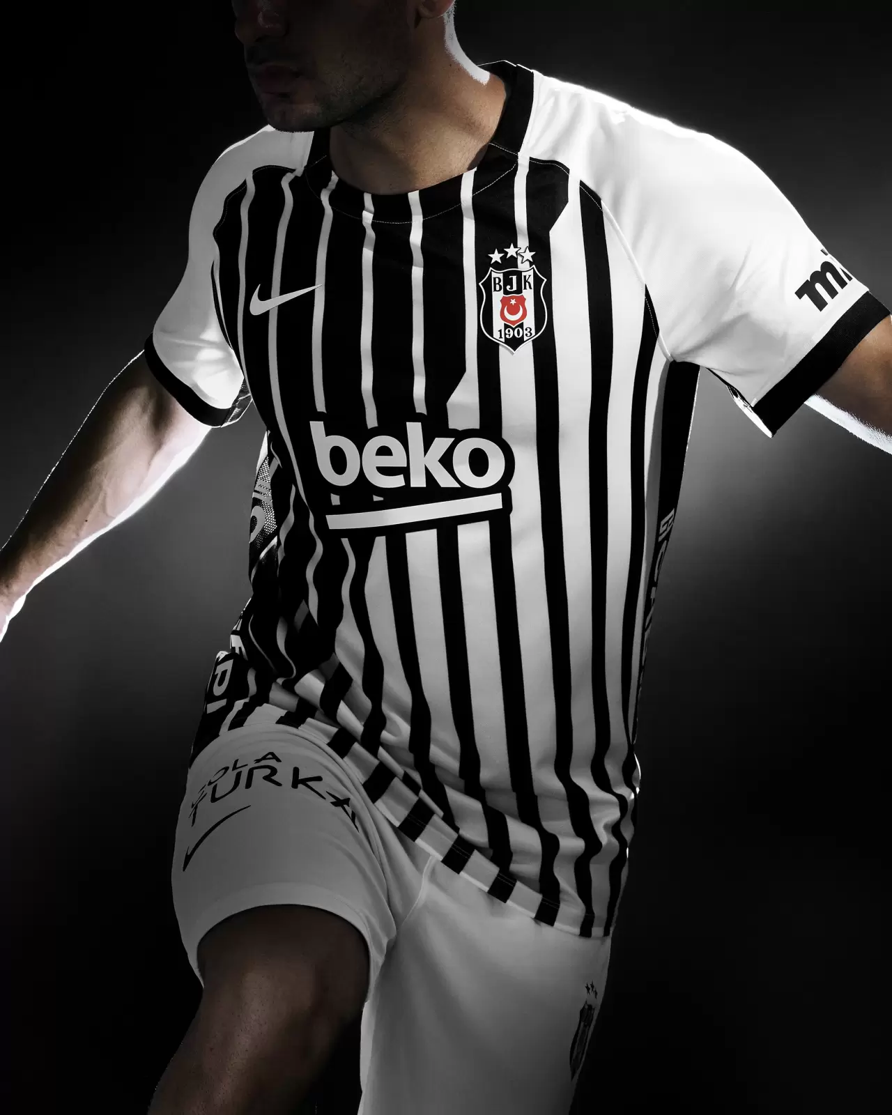Beşiktaş yeni sezon formalarını tanıttı! 3