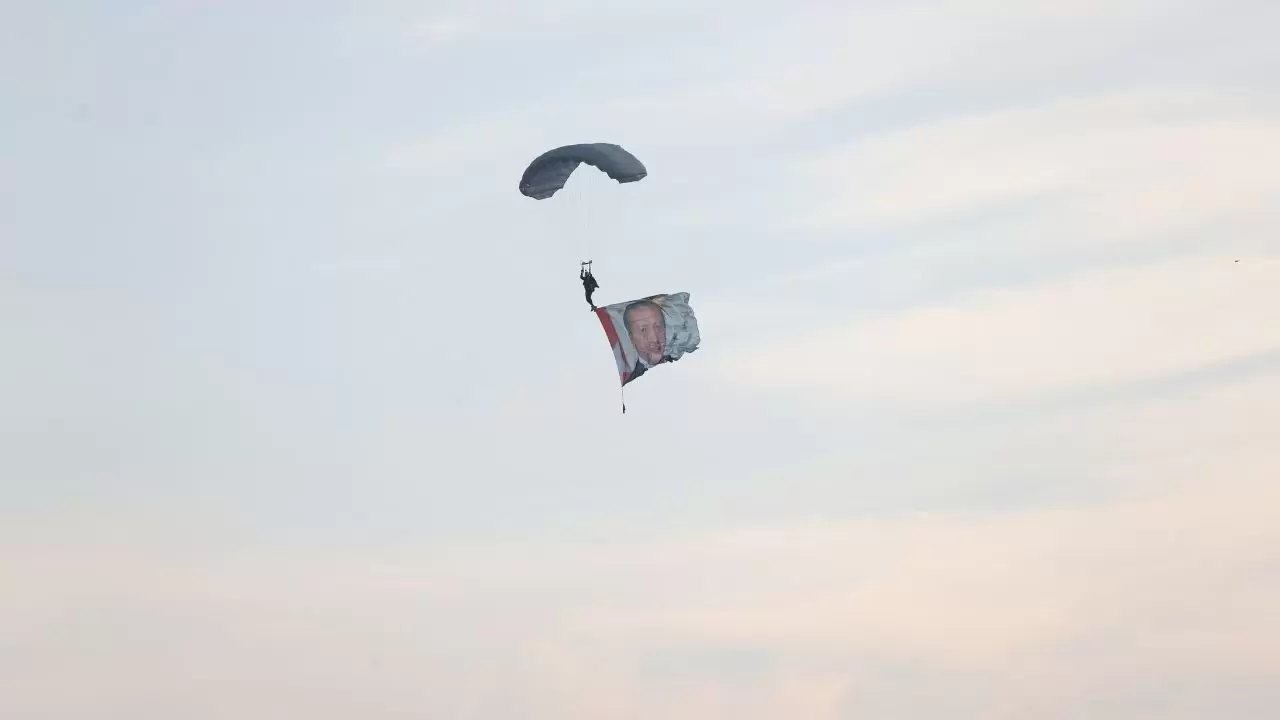 JÖAK paraşüt timinden sıcak hava balonundan muazzam atlayış! 10