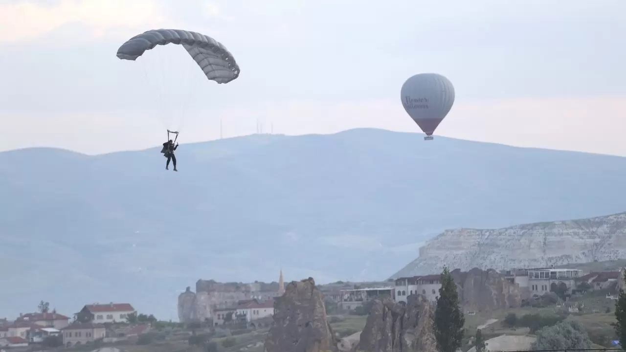 JÖAK paraşüt timinden sıcak hava balonundan muazzam atlayış! 7