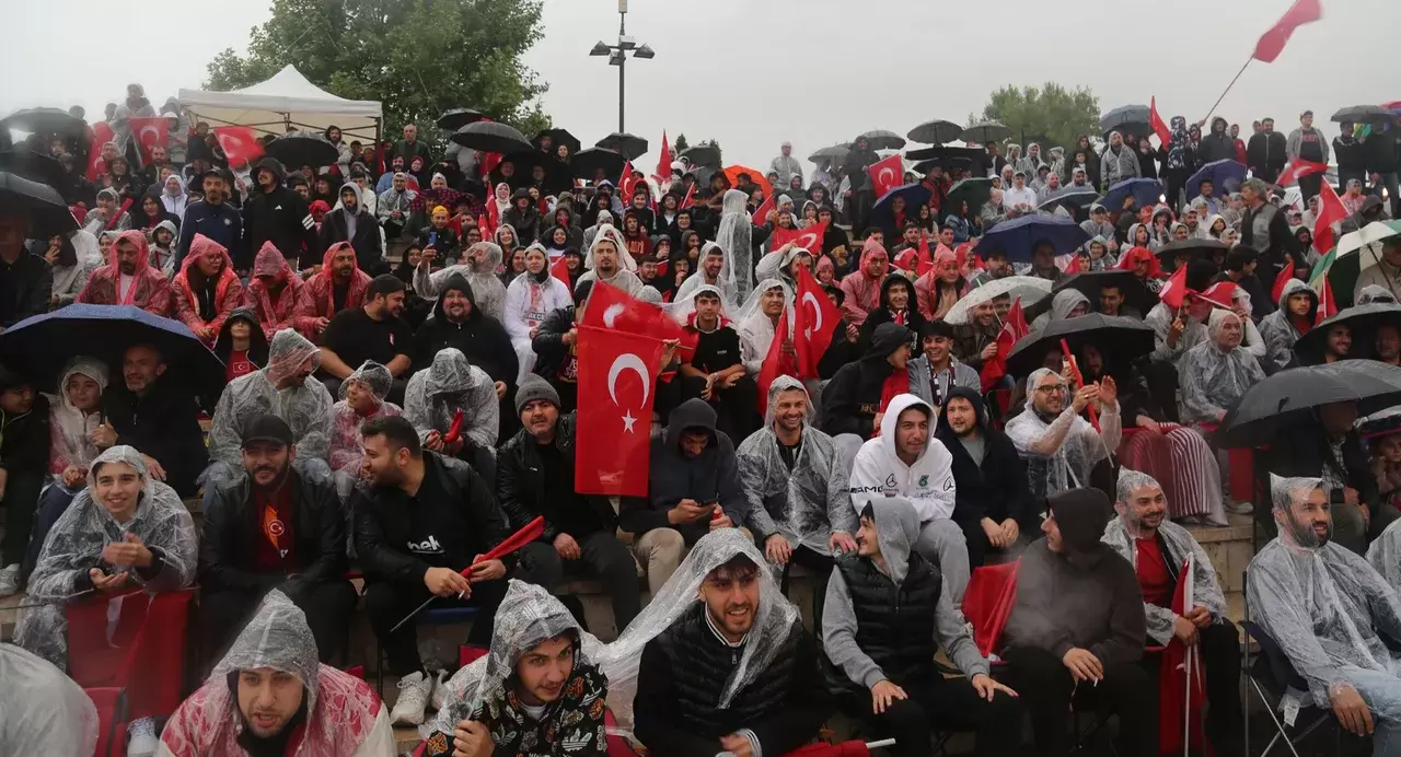 81 il tek yürek: Türkiye’nin dört bir yanında milli maç coşkusu 14